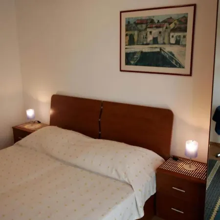 Trogrli - Two-bedroom With Balcony And Sea View Апартаменты Хвар